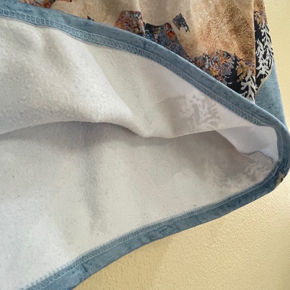 Cozy Graphic Mountain Hoodie - Picture 5 of 7